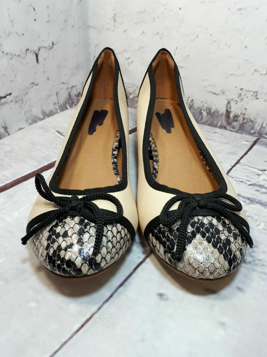 Small block heel clearance pumps