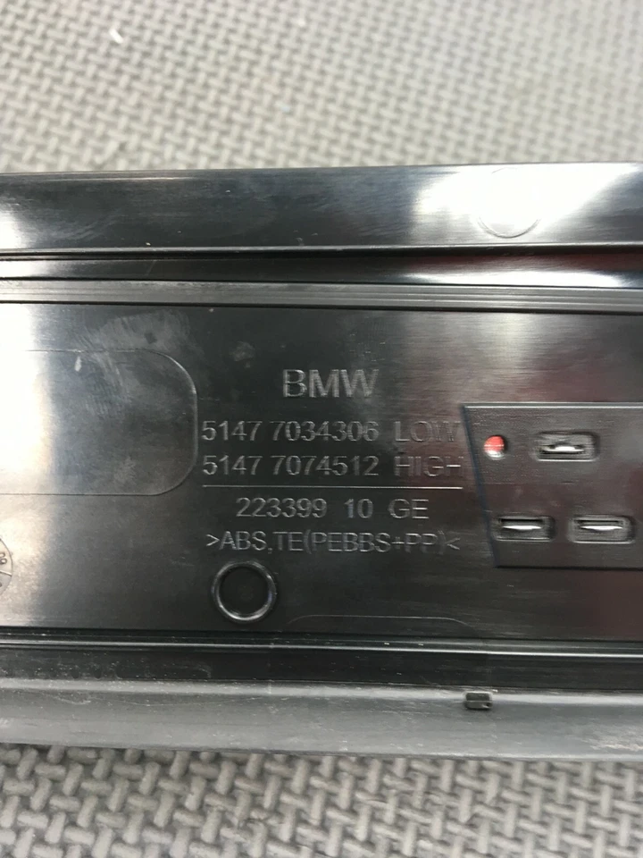 04-10 BMW 525i pasajero puerta trasera derecha umbral placa rasguño moldura OEM Foto 3 de 3