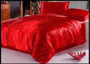 Soft Red Solid Satin Silk Polyester 1pc Comforter 150 Gsm 180 Gsm