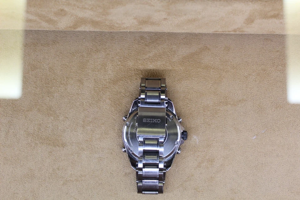 精工 Astron GPS 太阳能计时腕表 — 第 4/4 张图片