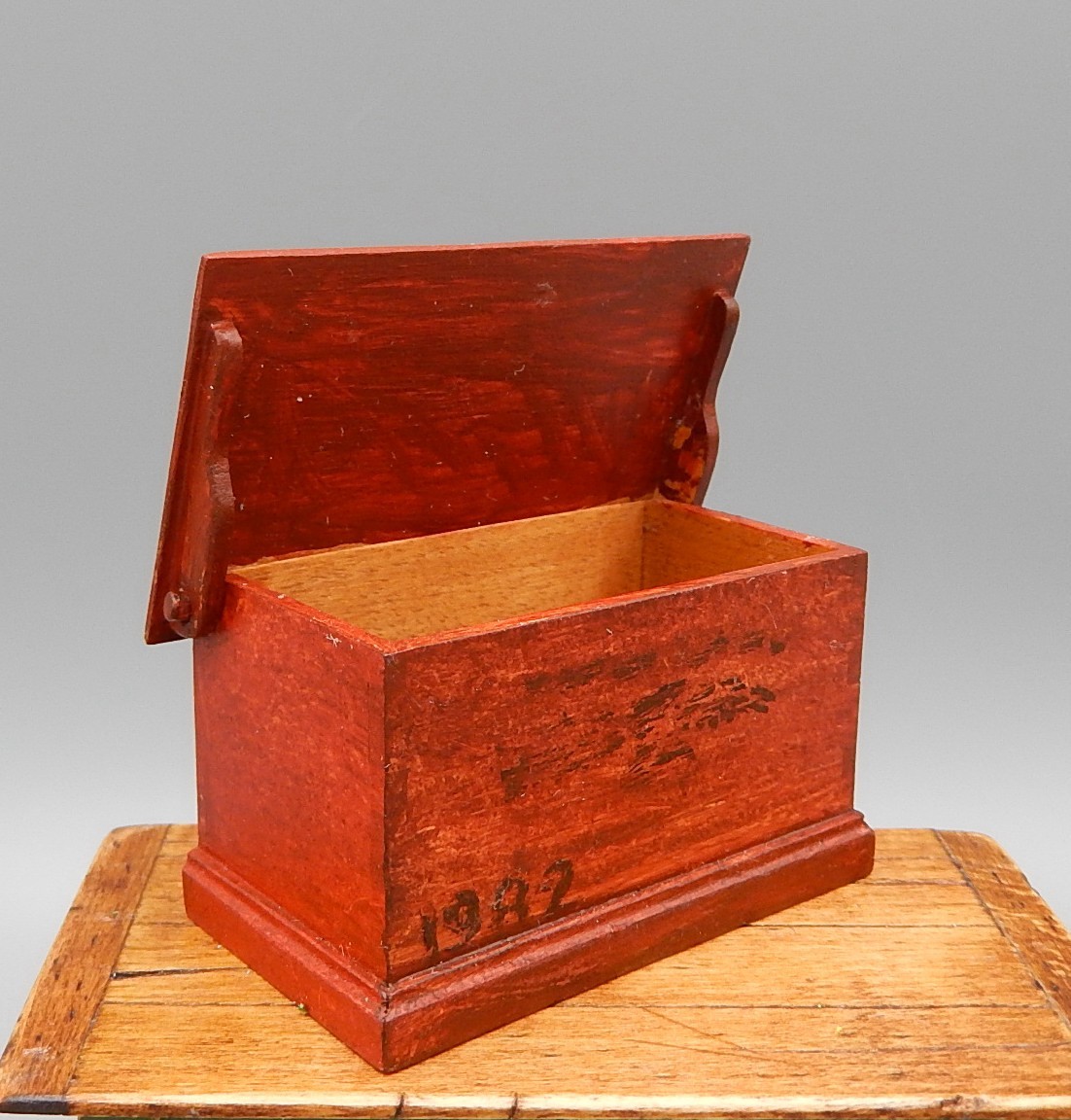 Vintage Don Perkins Early American Chest No 1 Artisan Dollhouse Miniature 1:12