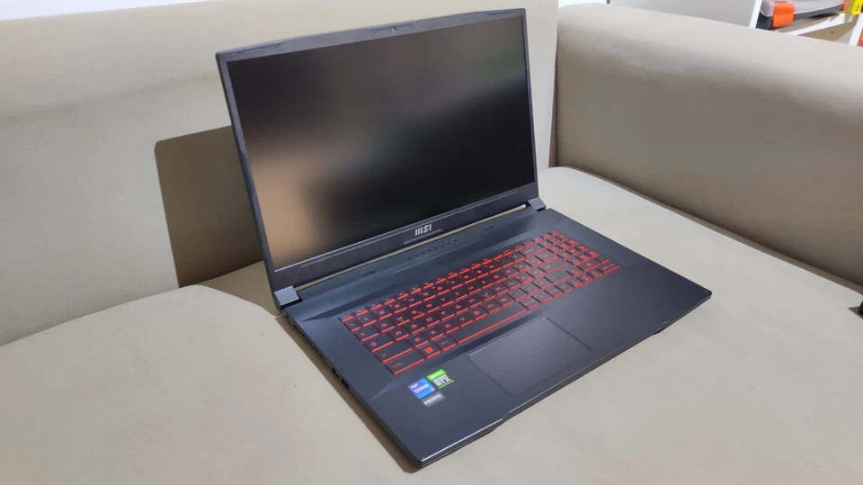 MSI Katana GF76 12UC 17,3" Core i7-12700H 512GB ssd 16gb ram Like new! - Immagine 3 di 4