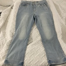 Levi  s Classic Straight Woman  s Jeans Size 14 Light Wash Denim