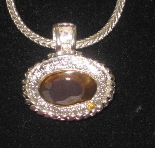 Lila ovaler Cabochon Anhänger an Kette - Bild 7 von 9