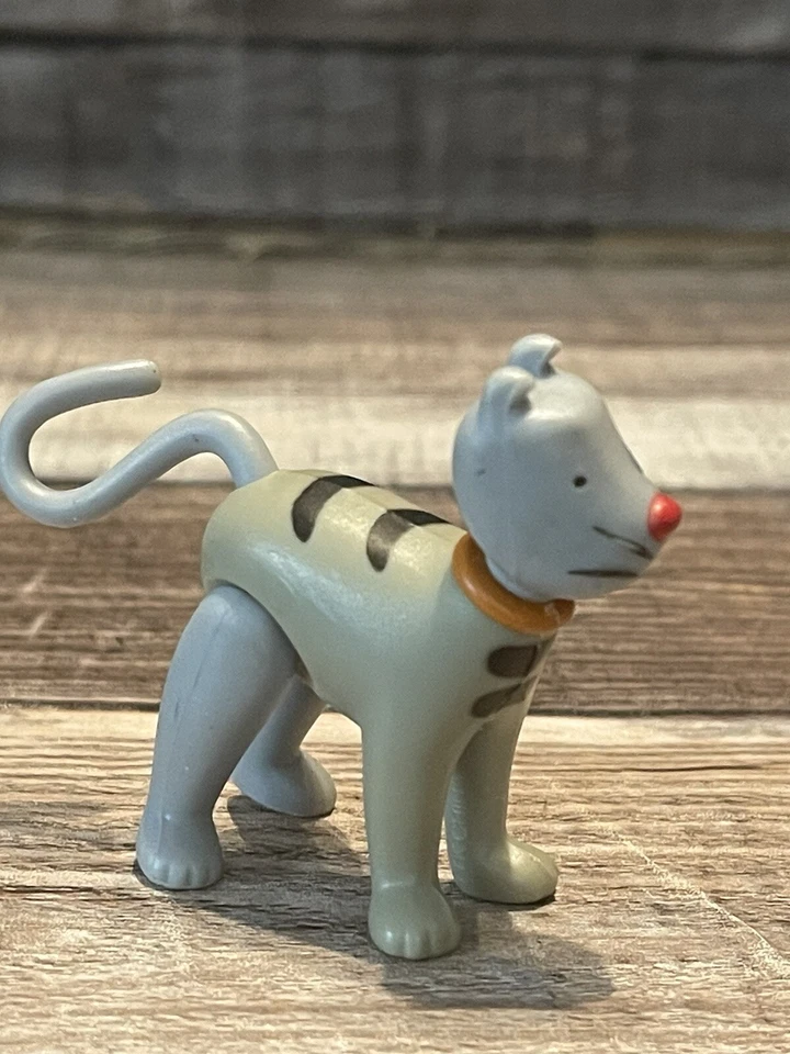 ФИГУРКА КОШКИ CAILLOU GILBERT 2 ДЮЙМА ВЫСОКАЯ СЕРАЯ ГОЛУБАЯ ПОВЯЗКА НА ГЛАЗА CINAR ПОДВИЖНАЯ - Изображение 2 из 4