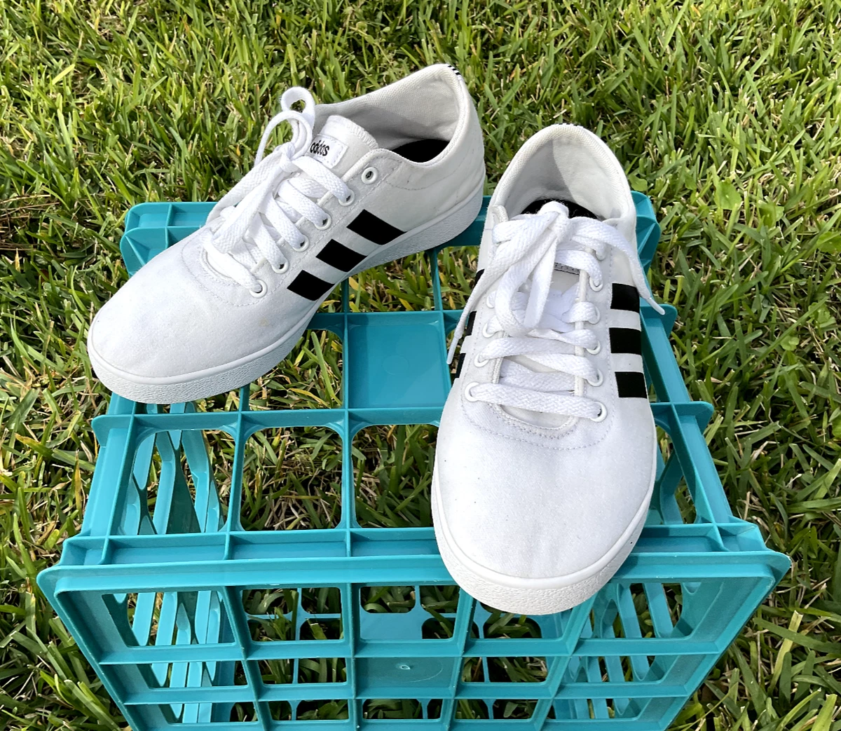 Adidas originals easy shop vulc 2. white sneakers