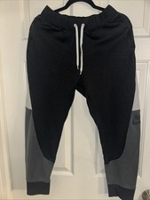 Nike Youth Medium Black Jogger Pants Size Youth Medium w/ Zipper Pockets