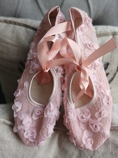 Extremely Pretty Pink Lacey, Flowered Ribbon Tie Flat Ballet Shoes uk size 6 🌸 