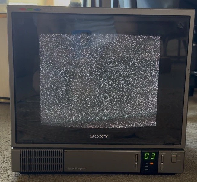 Sony CVM-1270 Trinitron Color Receiver Monitor CRT Powers On Excellent - Image 2 of 4