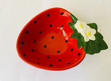 Set of 4 Nesting Measuring Cups by 10 STRAWBERRY Street Ceramic Flower Red NEW