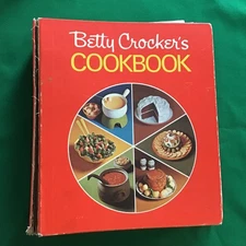 Betty Crocker Red Pie Cookbook 5 Ring Binder Vtg 1970 2nd Printing Acceptable