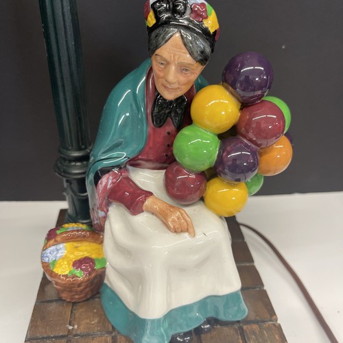 ROYAL DOULTON EARLIER ISSUE OLD BALLOON SELLER FIGURINE LAMP PAINTED WOOD BASE - Picture 5 of 15