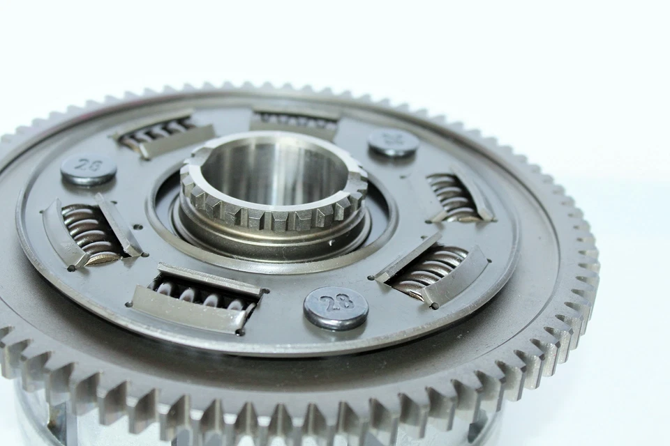 04 SUZUKI GSXR600 CLUTCH BASKET 21200-39820 - Image 3 of 4