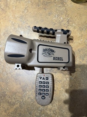Lucky Duck Rebel Electronic Predator Game Call w/ Remote Control, Gray/Black