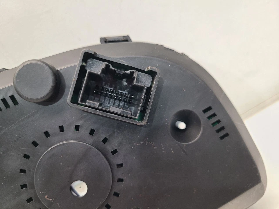 Chevrolet Captiva Sport 2012 (2,4 L/AT/FWD) velocímetro clúster 140 k ver descripción Foto 3 de 4