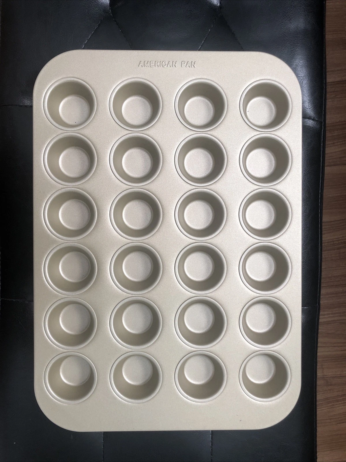 Bundy American Pan Copper Goldtouch Mini Muffin/Cupcake Pan W/ Carry Case.
