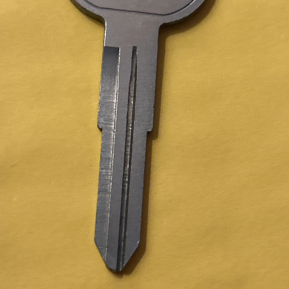 Llave automotriz en blanco Kia Sephia X233 KK1 1994-1997   Foto 3 de 4