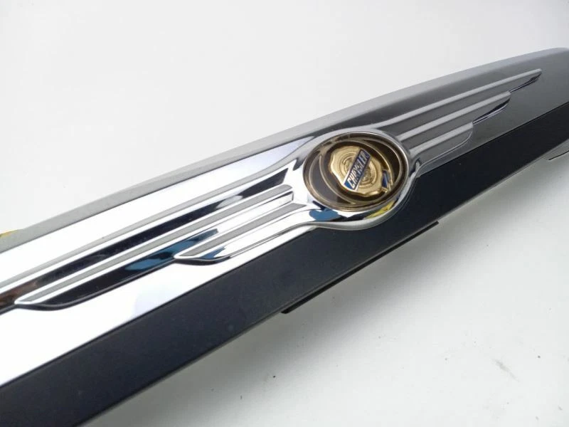 PAINEL DE ACABAMENTO TRASEIRO 2008 CHRYSLER TOWN COUNTRY - Imagem 3 de 4