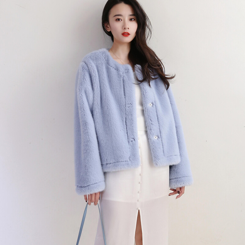 Winter 2024 New Mink Fur Grass Coat Women's Top Short Slim Fit Warm