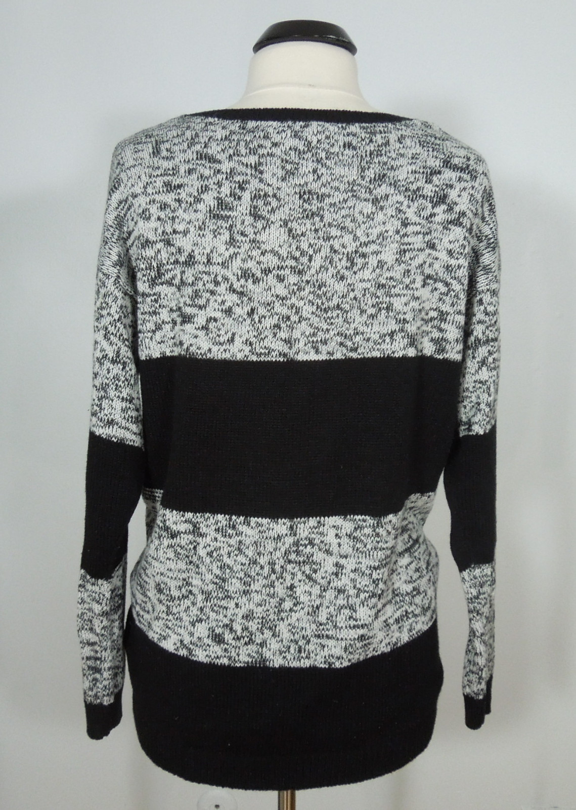 DIVIDED by H&M Womens S SMALL Oversized Sweater Gray Black Long Sleeves image 3