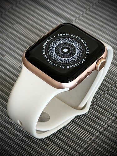 Apple Watch SE 40mm GPS  Aluminum For Parts Repair AS-IS Broken ❗️