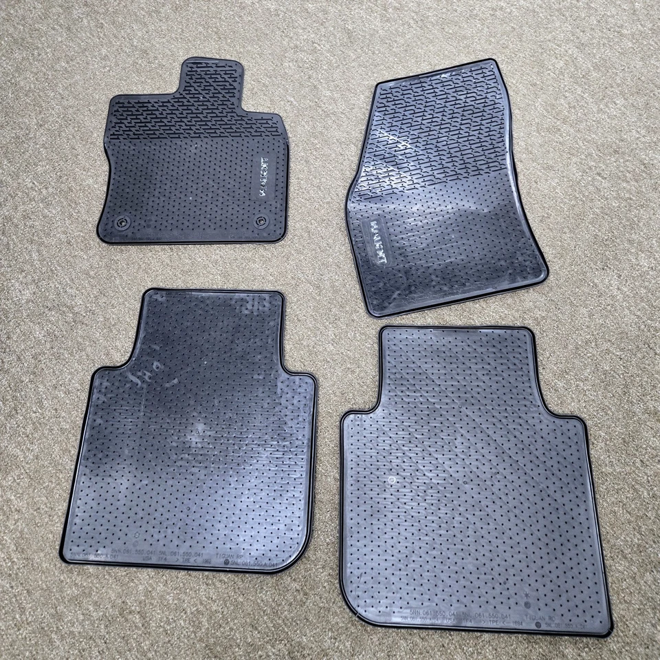 Juego de 4 alfombrillas de goma delanteras y traseras VW Volkswagen Tiguan 2018-2024 OEM Foto 2 de 3