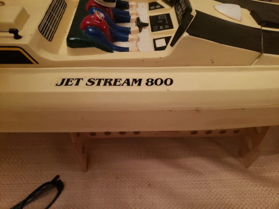 Barco de radiocontrol Kyosho Jet Stream 800 de colección para piezas o pieza de exhibición Foto 3 de 4