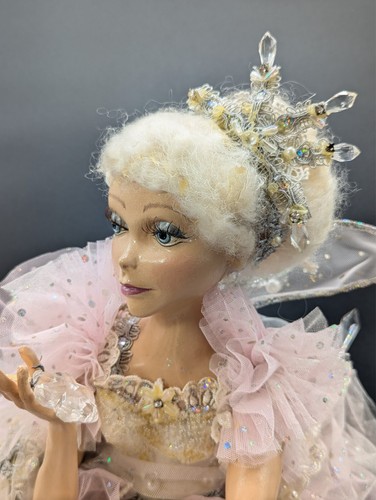 WAYNE KLESKI 28" FAIRY DOLL WITH SNOWFLAKE, DETACHED LEG, NEEDS REPAIRED - Picture 9 of 15