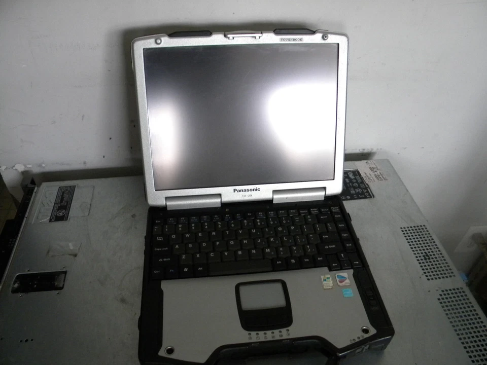 Panasonic Toughbook CF-29 13,3 pulgadas (40 GB, Intel Pentium M, 1,6 GHz, 512 MB) LTQGZBM Foto 3 de 4