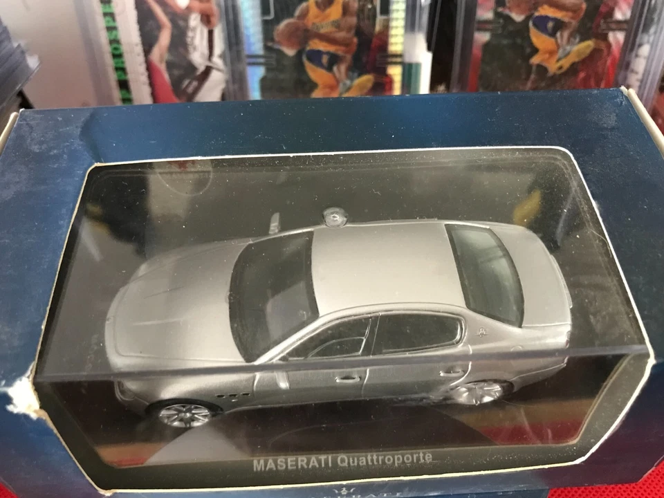 Modelo de coche IXO Maserati Quattroporte plateado fundido a presión - escala 1:43 b801 Foto 4 de 4