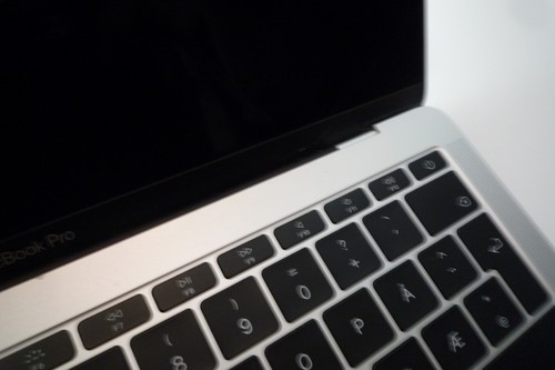 Apple MacBook Pro 13 inch, 2017 A1708 2.3GHZ i5 8Gb 128GB - Photo 3/10