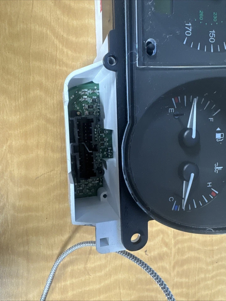 1998 Jaguar XJ8 Cluster. 03/98. OEM - Image 3 of 4