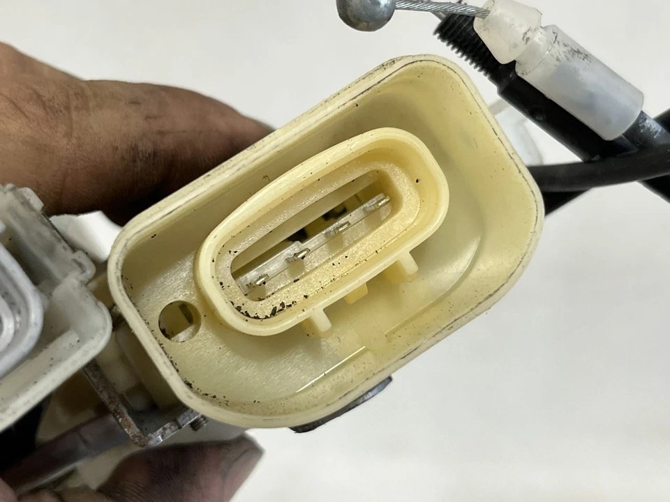 2001 2002 2003 2004 2005 LEXUS GS300 GS430 PUERTA TRASERA DERECHA PESTILLO CERRADURA ACTUADOR Foto 3 de 4