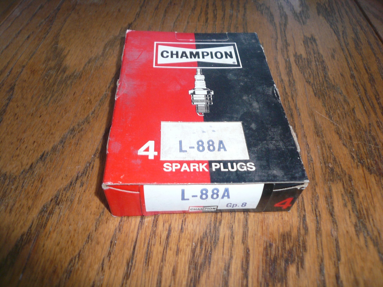 Lot of 4 OEM L-88A Resistor Champion Spark Plugs NOS - 2/1