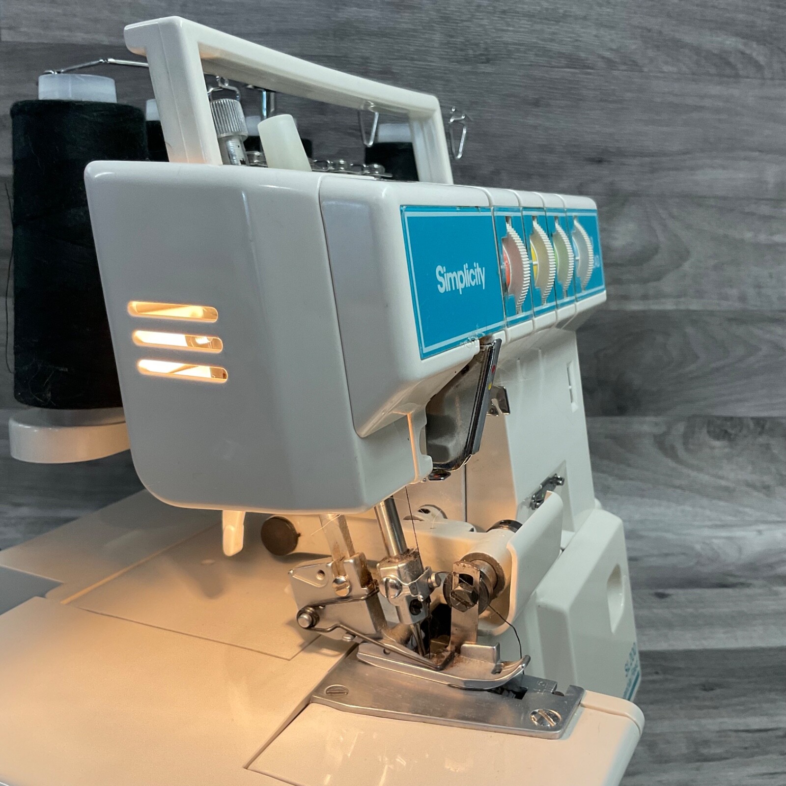 Simplicity Model SL200 Differential Feed Serger Sewing Machine [Unit