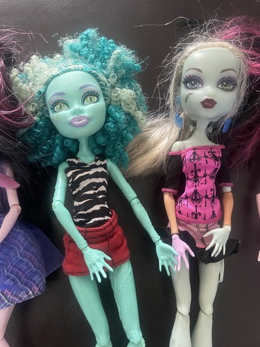 Monster High Dolls Frankie Stein Voltageous Draculaura Honey Swamp FIVE FIGURES - Picture 6 of 14