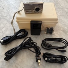 Nikon COOLPIX S700 Compact Digital Camera Bundle