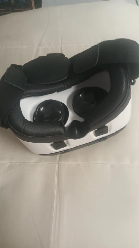 vr goggles, white and black, barely used and in very good condition.  - Image 3 of 3