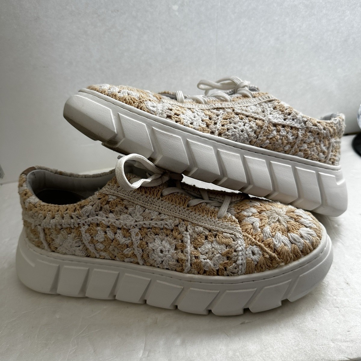 FREE PEOPLE Women’s US 10/EU 41 White/Beige Catch Me If You Can Crochet Sneaker
