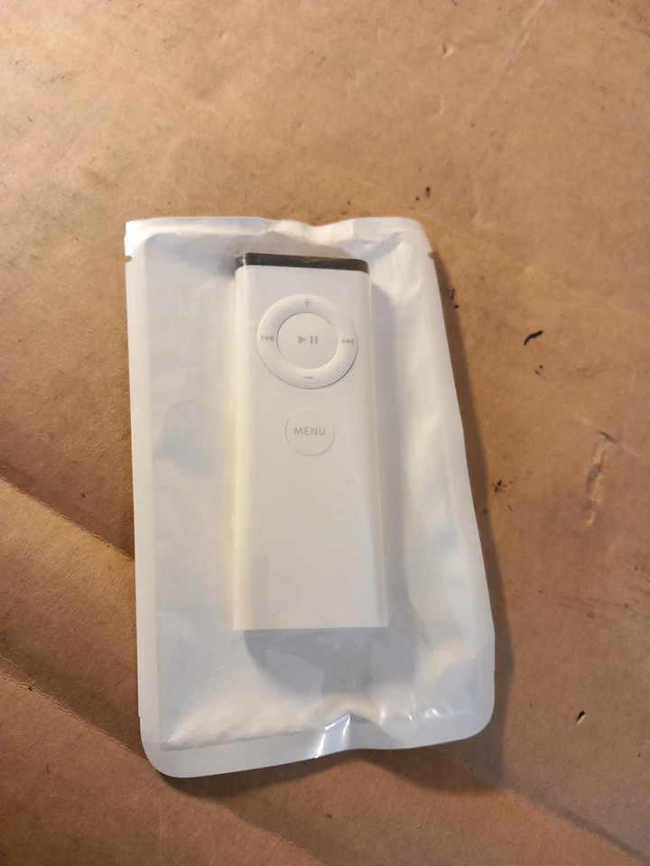 NEW Apple A1156 Remote Control for Apple TV iMac MacBook Pro - Image 2 of 4