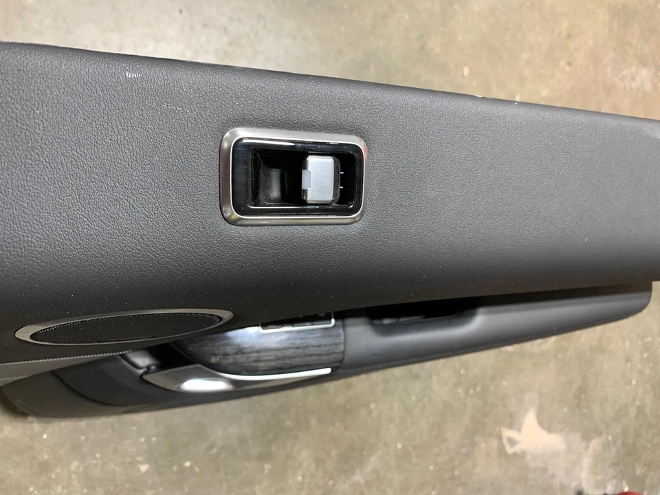 2018-2021 路虎揽胜 Sport 右前门装饰面板 原始设备制造商 — 第 4/4 张图片