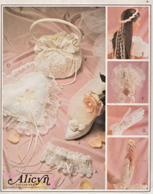 Patron De Couture McCall's Pour Accessoires De Mariage - Gants, Bouquets, Sac, Jarretière...