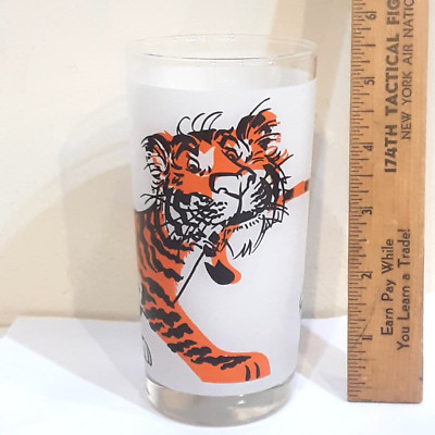 VINTAGE 1960s ESSO FROSTED GLASS ''PUT A TIGER IN YOUR TANK''