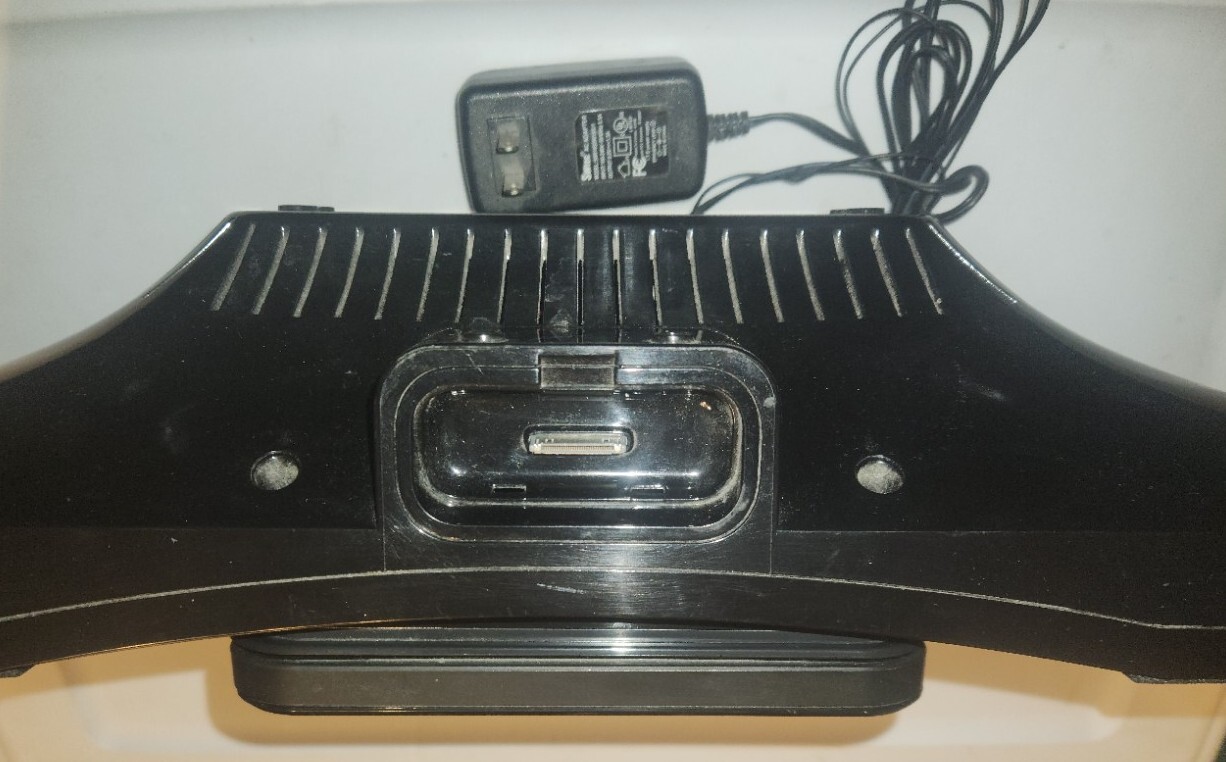 iLive IHP310B iPod/iPhone Speaker Docking CD Player Boombox