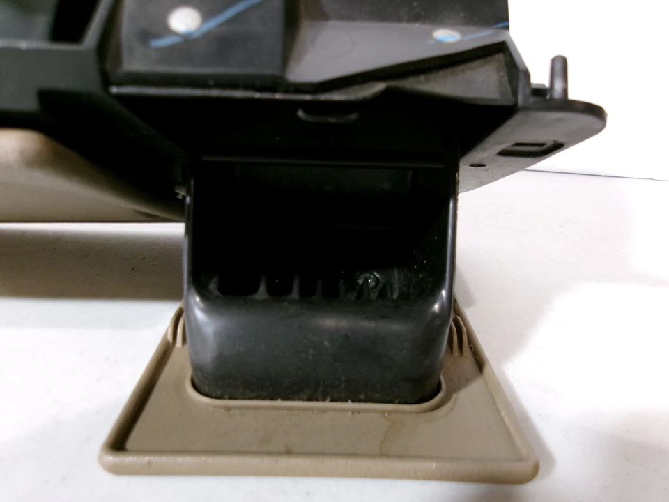 CHEVY GMC C/K TRUCK SUBURBAN SILVERADO TAHOE YUKON ASHTRAY POWER PORT TAN 95-99 - Image 3 of 4