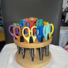 Kraft Edgers 18-Pack Wood Carousel Fiskars Paper Scissors Set