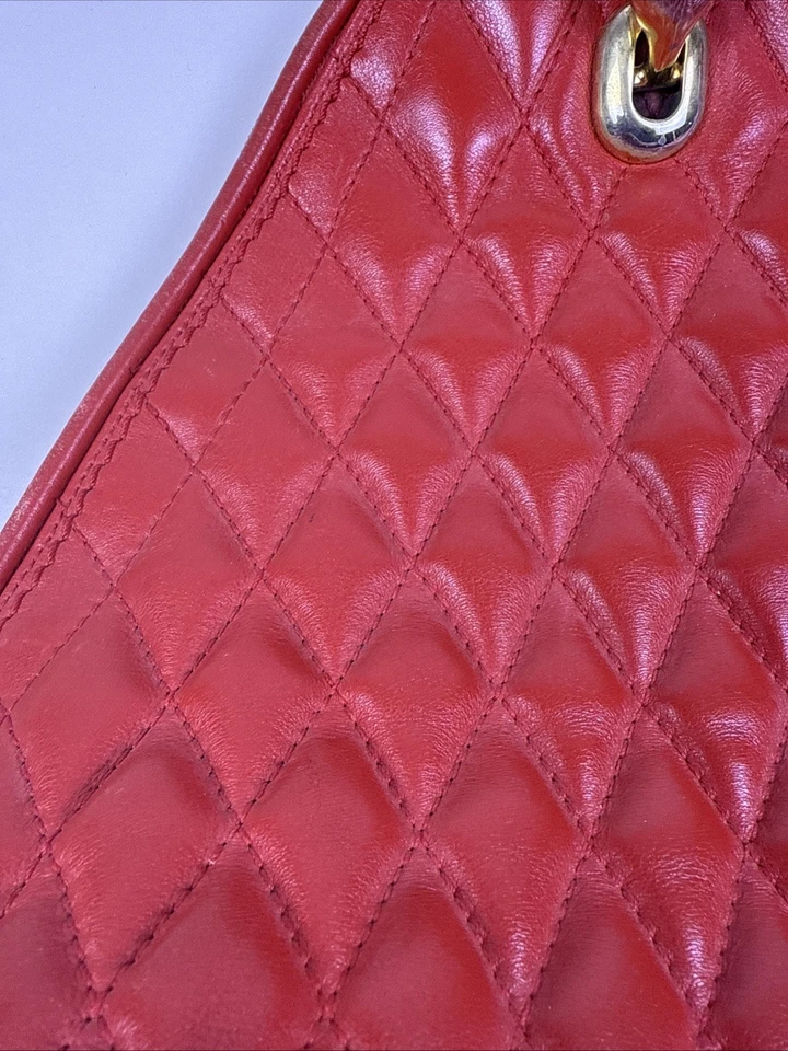 Bolso de hombro acolchado de cuero rojo Marino Orlandi herrajes dorados Foto 4 de 4