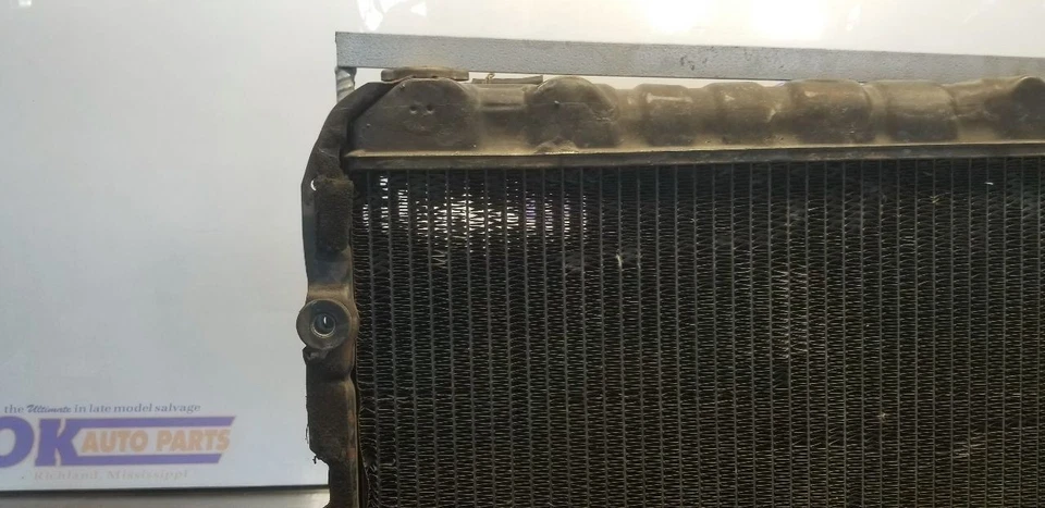 84 TOYOTA LAND CRUISER FJ60 4.2L RADIATOR ASSEMBLY - Image 3 of 4