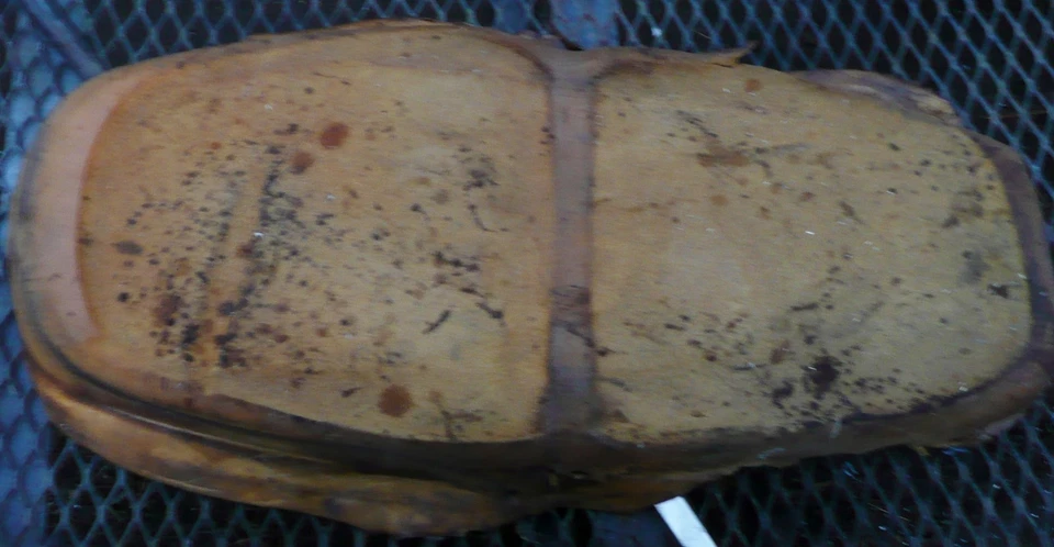 Suzuki GT750 1972 bandeja de asiento, espuma y moldura - necesita cubierta Foto 3 de 4