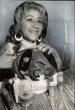 Press Photo Mrs. Enriquita Delgado, Ugly King Crown Maker - saa97201